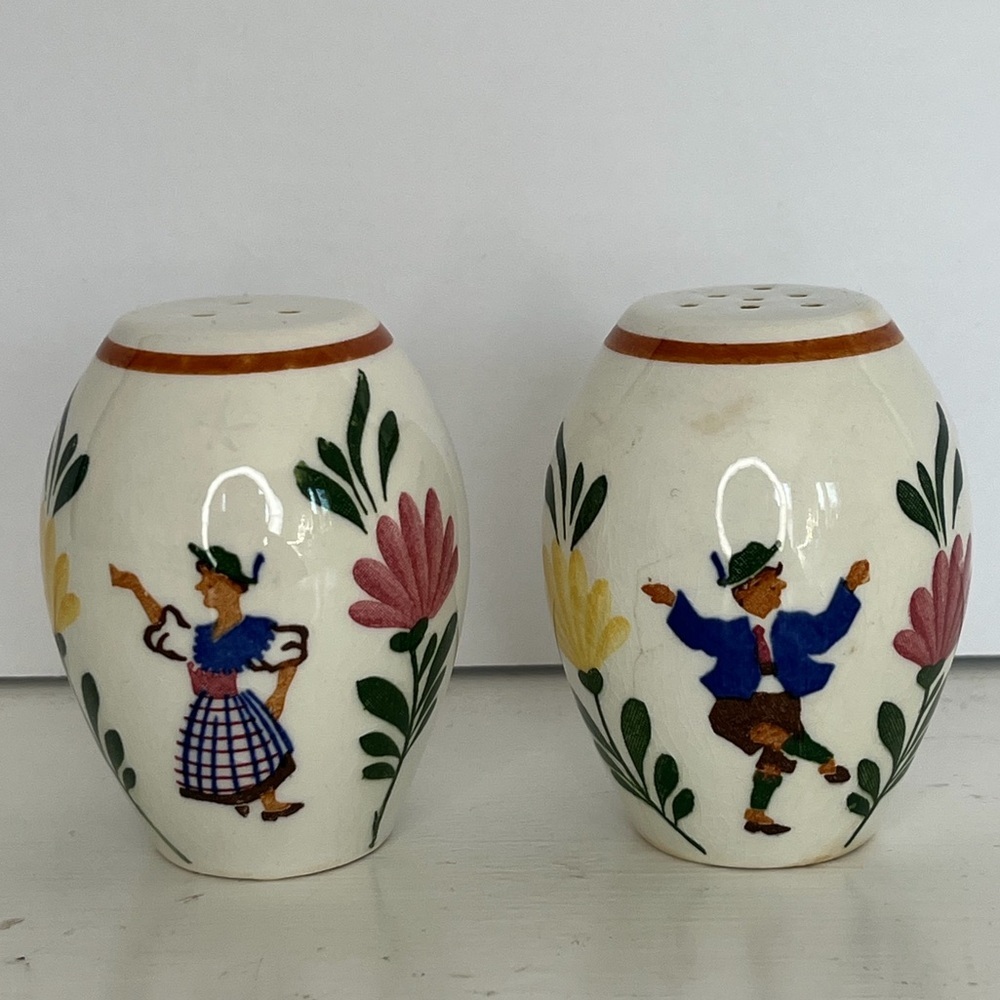 Vintage Folk Art Dancers Irish Scottish Hungarian Salt and‎ Pepper Shakers